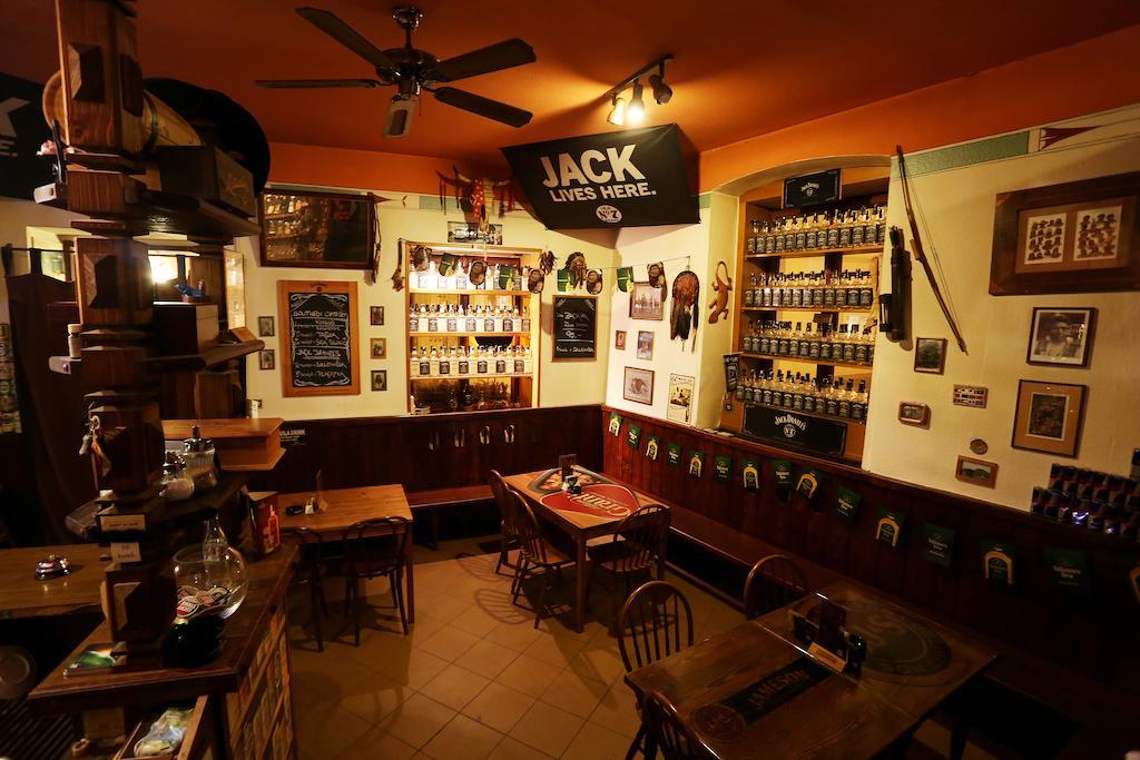 塔博尔 阿尔法威士忌酒吧旅馆酒店 外观 照片
